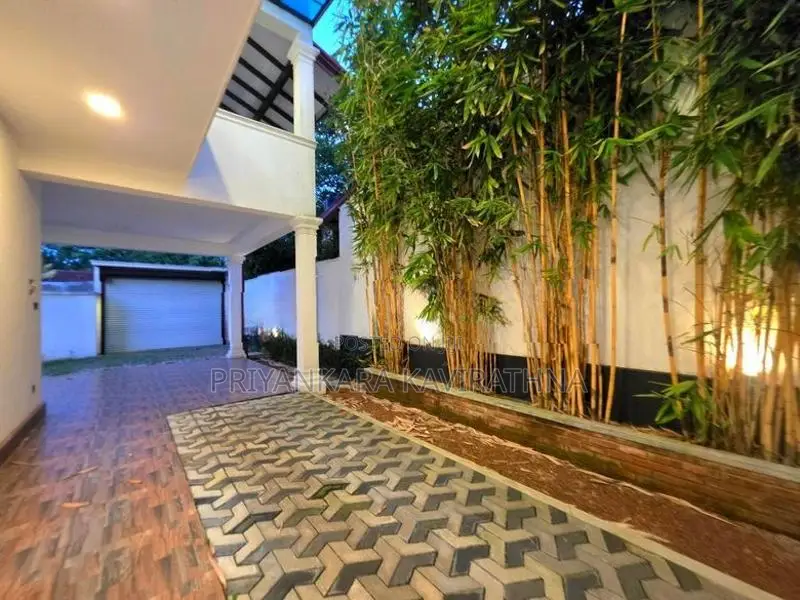 15 Perches / Bricks Walls 3 Storied House For Sale - Kasbawa