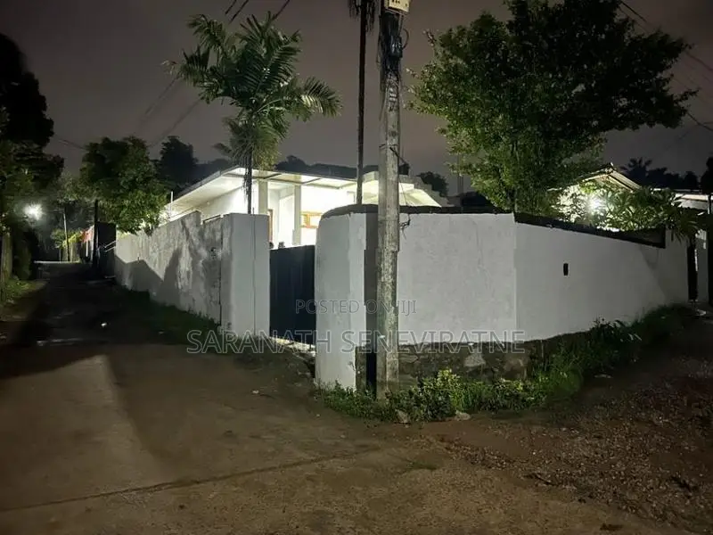 Modern House in Hokandara Talawathugoda With 1st Floor Slab