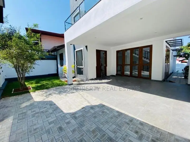 HAS217 - Elegant Luxurious Modern House for Sale in Piliyandala