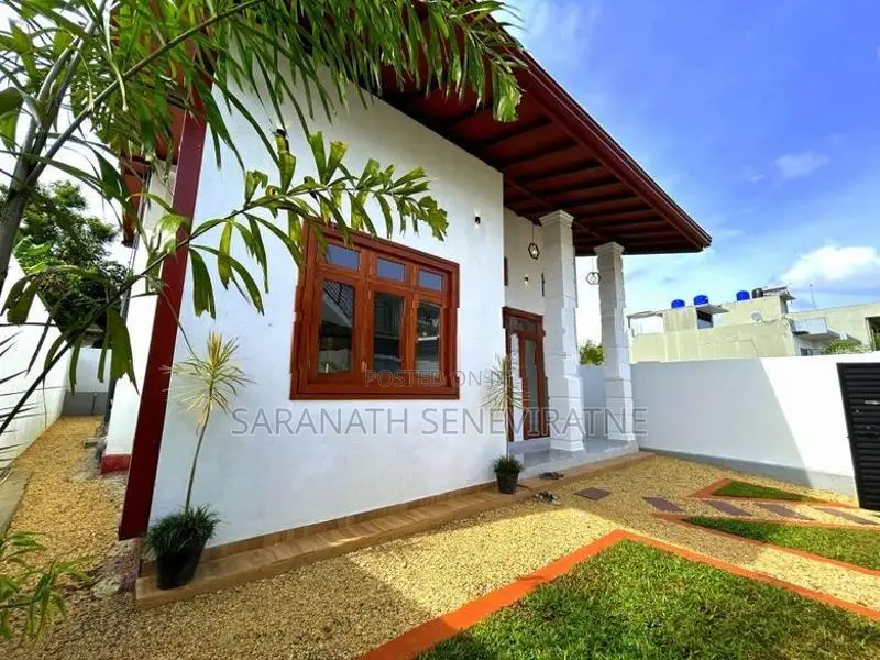 Brand New Modern House in Siyambalagoda Polgasowita