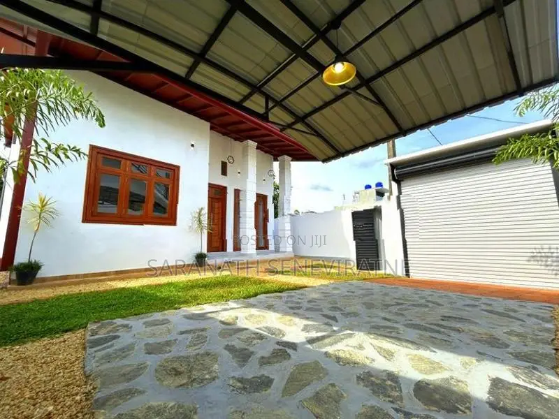 Brand New Modern House in Siyambalagoda Polgasowita
