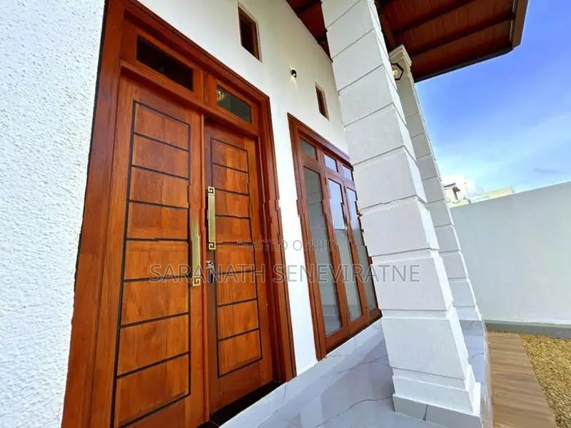 Brand New Modern House in Siyambalagoda Polgasowita
