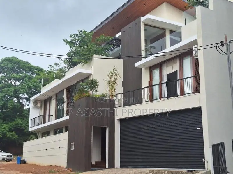 Fully Furnitured Luxury House for Sale in Boralesgamuwa