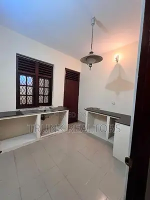 Mount Lavinia 04BR House For Rent (NK11452)