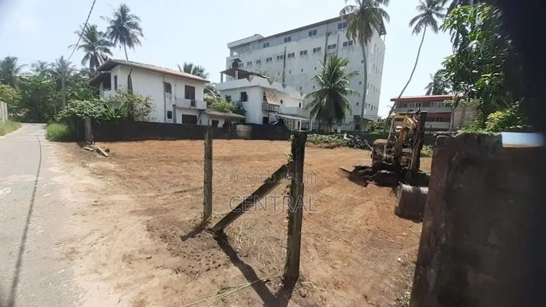 20 Perch Commercial Land for sale in Uswetakeiyawa (C7-10319)