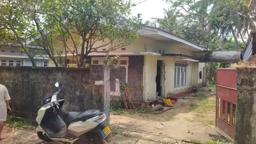 Land with old house for Sale in Kiribatgoda - Kandy road