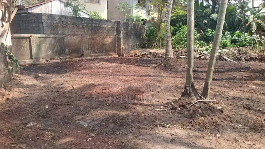 Land with old house for Sale in Kiribatgoda - Kandy road