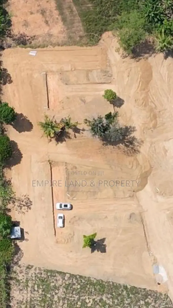Walking Distances to 120 Road Land for Sale in Pogasowita