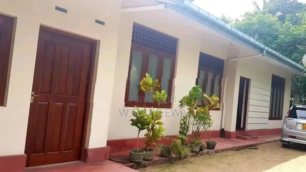 Valuable Land with House for Sale in Kelaniya