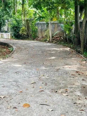 මාතලේ නගරයෙන්ම ඉඩම් කිහිපයක්
