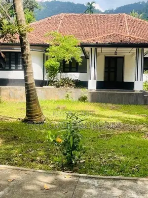 මාතලේ නගරයෙන්ම ඉඩම් කිහිපයක්