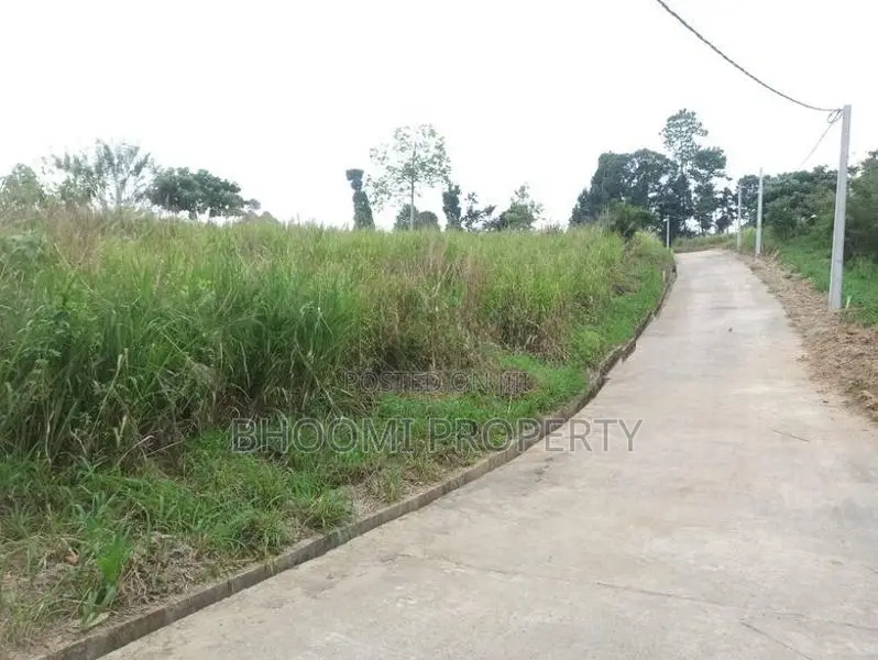 පේරාදෙනිය නගරයට සමීපවම ඉඩම් කැබලි කිහිපයක්
