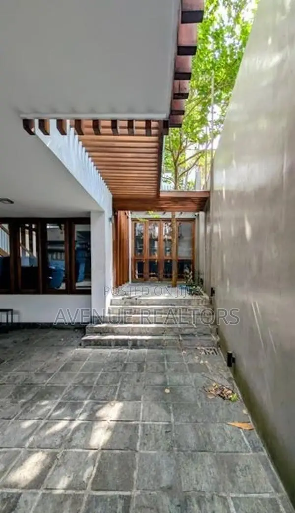 6BR Architect-Designed House for Rent in Borella (HS4767)