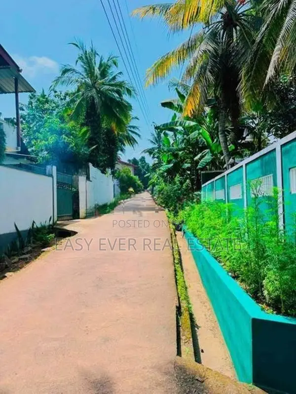 කඩවතින් සුපිරි ඉඩමක් /AJ 14568