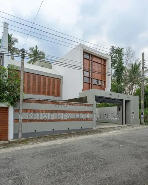Luxury 3-Story House for Sale in Kesbewa