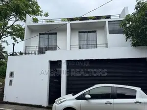 4BR 3-Storey House for Rent in Malabe (HS4773)