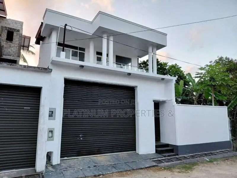 B/New Super Luxury Modern 3-Story House For Sale In Pannipitiya