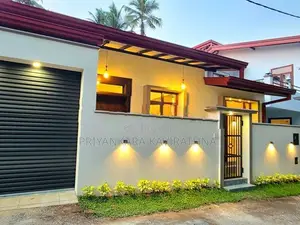 Solid Brand New Mordern House in Diyagama