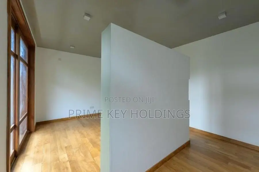 Luxury 3-Story House for Sale in Kesbewa