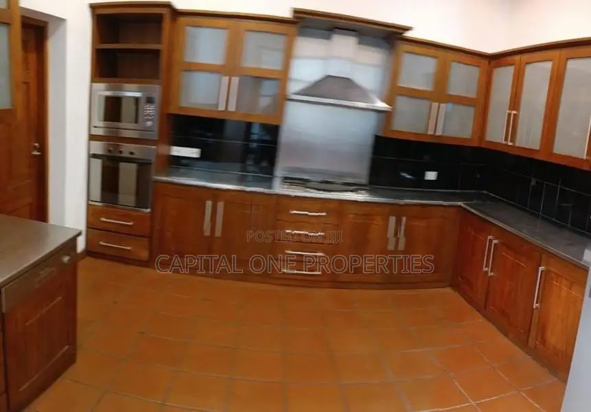 LUXURY HOUSE FOR RENT IN JAWATTA COLOMBO 05 - 2164U
