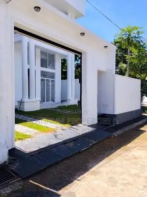 B/New Super Luxury Modern 3-Story House For Sale In Pannipitiya