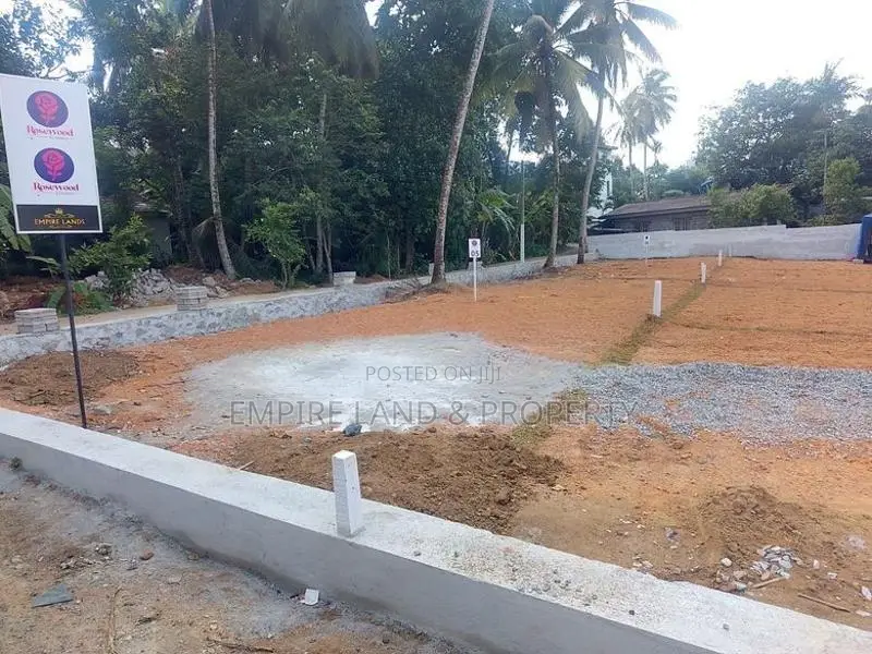 Near Homagama Walking distance to 138 Land For Sale In Galawilawatte