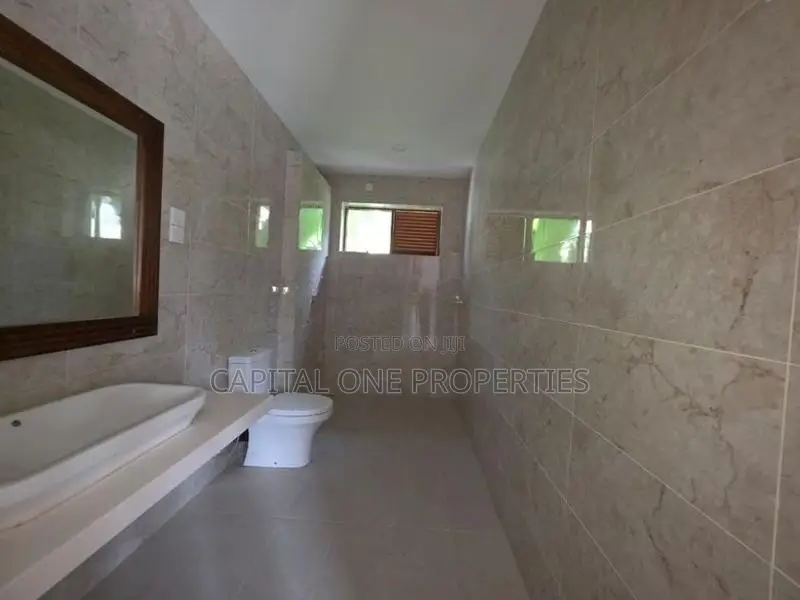 Luxury House For Rent In Gregorys Road Colombo 7 - 3825U
