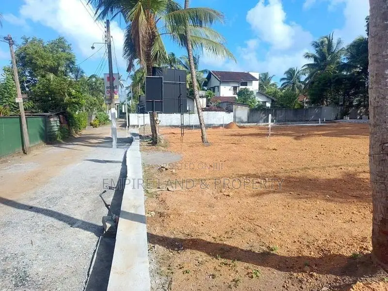 Beautiful Environment land for sale in Galawilawatte Homagama