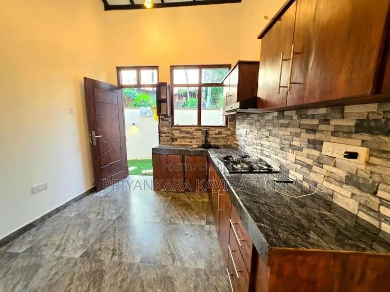 Solid Brand New Mordern House in Diyagama