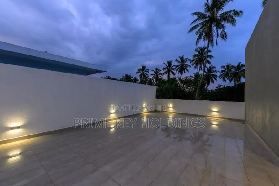 Luxury 3-Story House for Sale in Kesbewa