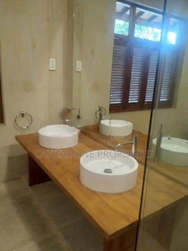 LUXURY HOUSE FOR RENT IN JAWATTA COLOMBO 05 - 2164U