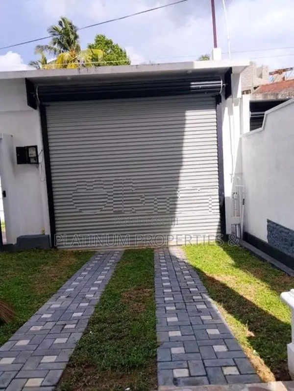 B/New Super Luxury Modern 3-Story House For Sale In Pannipitiya