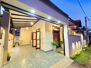 Solid Brand New Mordern House in Diyagama
