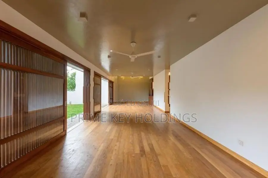 Luxury 3-Story House for Sale in Kesbewa