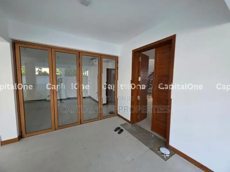 Luxury House For Rent In Gregorys Road Colombo 7 - 3825U
