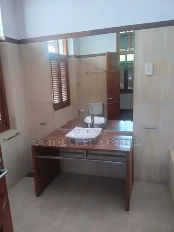 LUXURY HOUSE FOR RENT IN JAWATTA COLOMBO 05 - 2164U