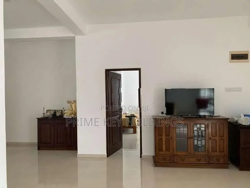Exclusive Luxury Two-Story House Near Parliament Rajagiriya [HS100]