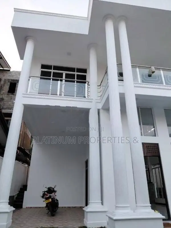 B/New Super Luxury Modern 3-Story House For Sale In Pannipitiya