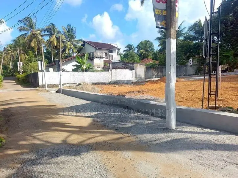 Near Homagama Walking distance to 138 Land For Sale In Galawilawatte