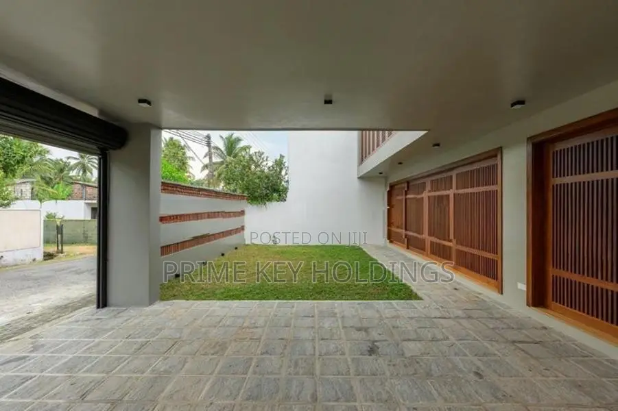 Luxury 3-Story House for Sale in Kesbewa
