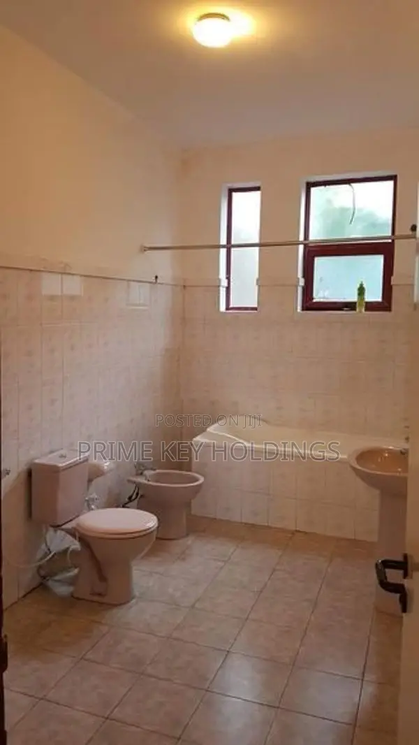 Luxury Family Home for Rent in Battaramulla (HR113)