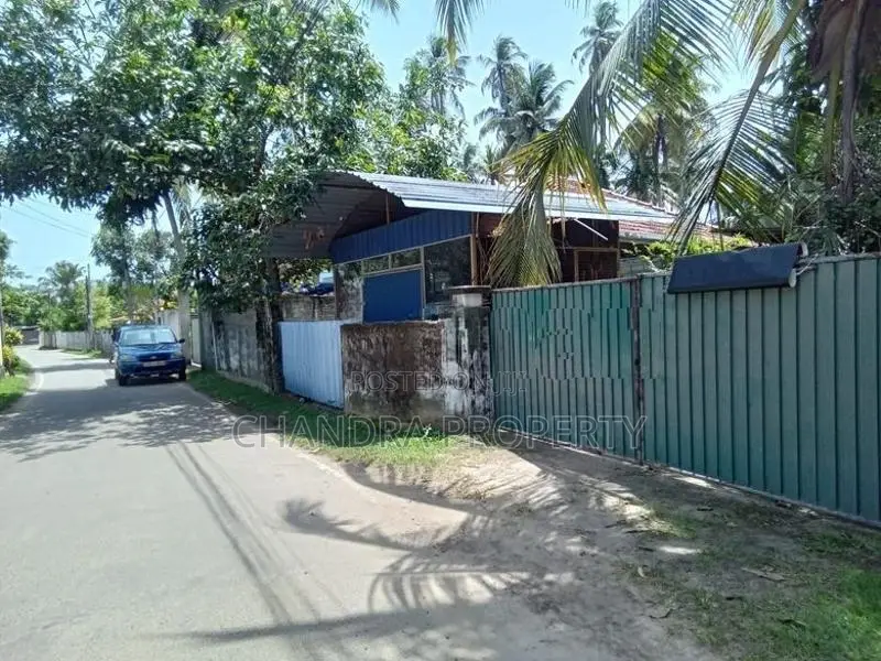 Land with 2 Houses for Sale – Kandana