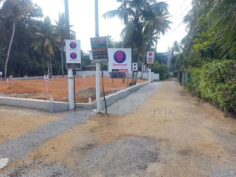 Near Homagama Walking distance to 138 Land For Sale In Galawilawatte