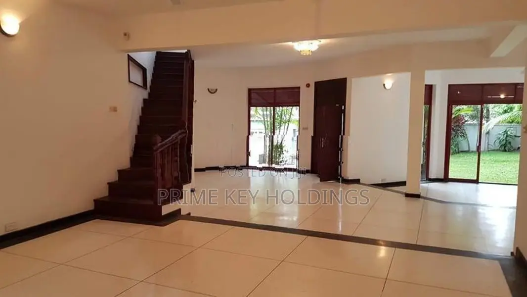 Luxury Family Home for Rent in Battaramulla (HR113)