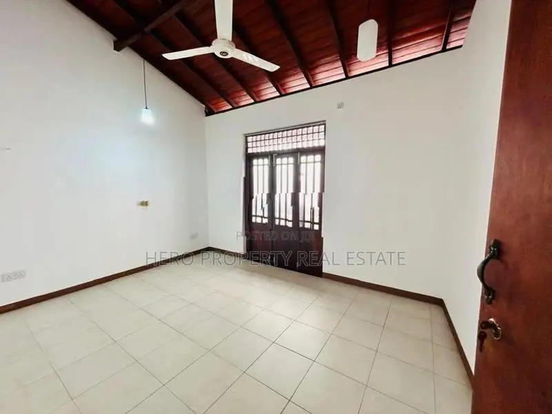 HAR220 - Modern House for Rent in Thalawathugoda