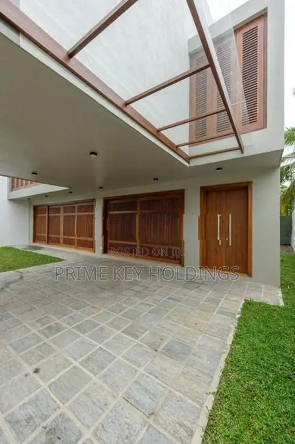 Luxury 3-Story House for Sale in Kesbewa