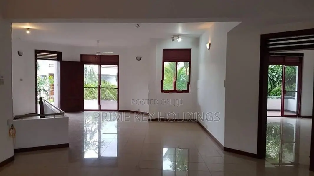 Luxury Family Home for Rent in Battaramulla (HR113)