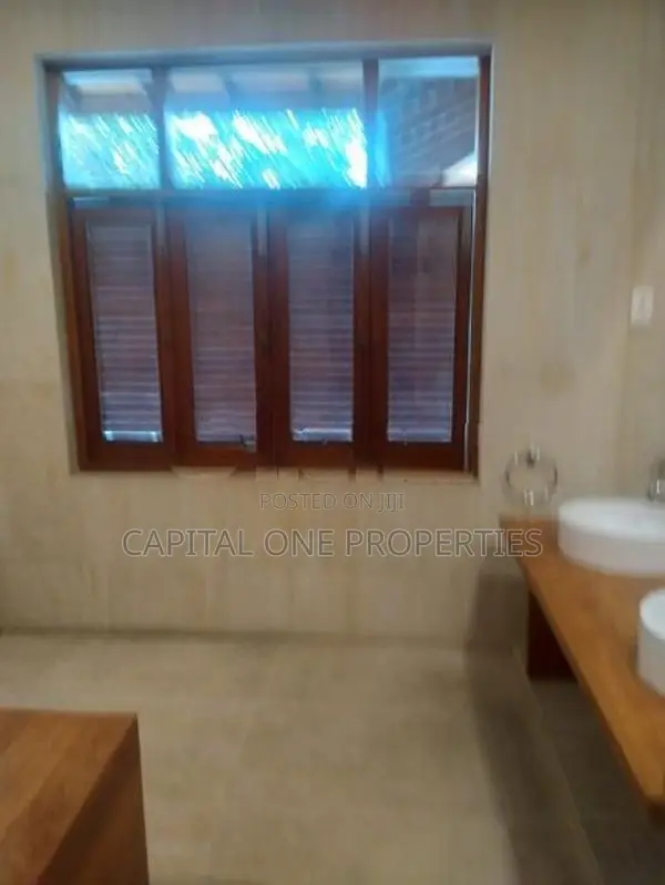 LUXURY HOUSE FOR RENT IN JAWATTA COLOMBO 05 - 2164U