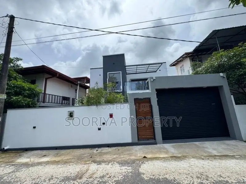 Super Luxury Brand New House for Sale in Piliyandala