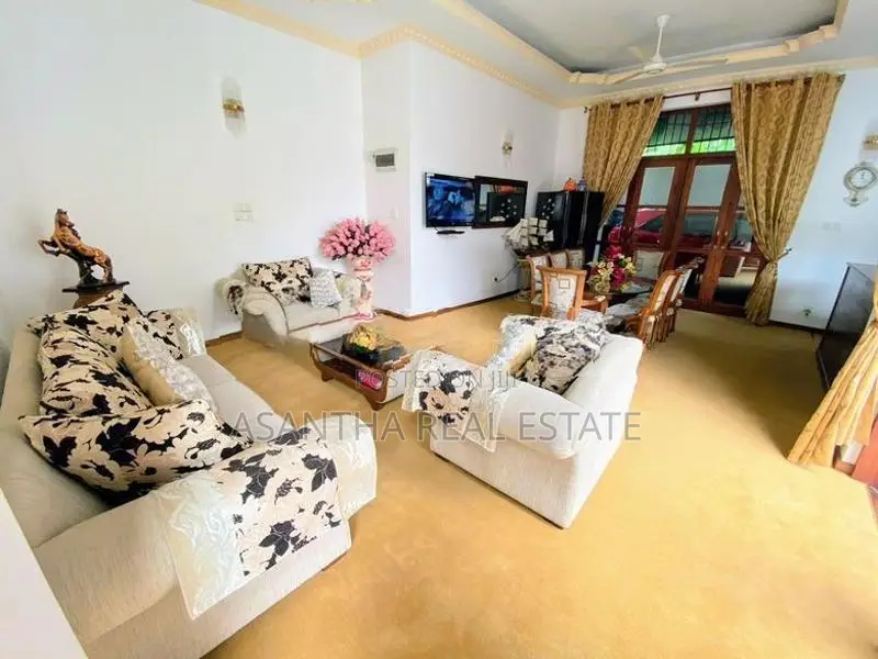 [ASM12] Luxury House with Swimming Pool for Sale at Thalawathugoda